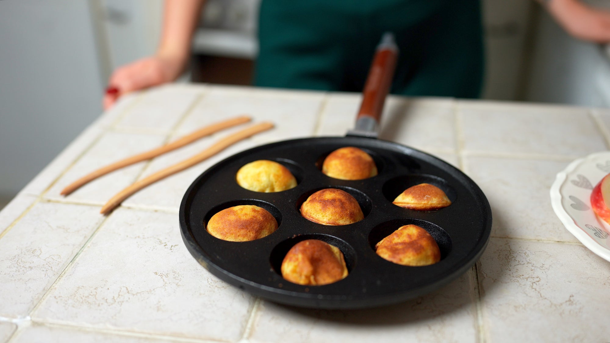 7-Hole Cast Iron Aebleskiver Pan Detachable Wooden Handle StarBlue